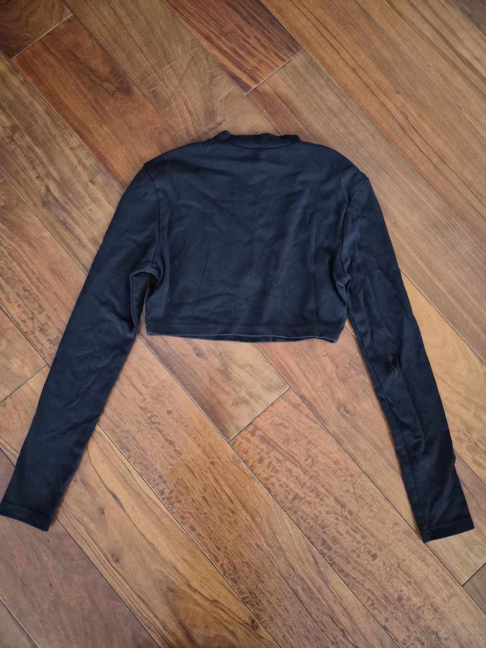 Black Long Sleeve Mock Neck Crop Top - Size XS - Picture 9 of 13